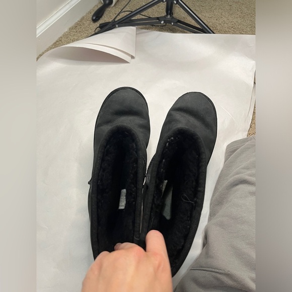 UGG Essential Short Leather Boot Sz 10 Black Water Resistant - Picture 11 of 13